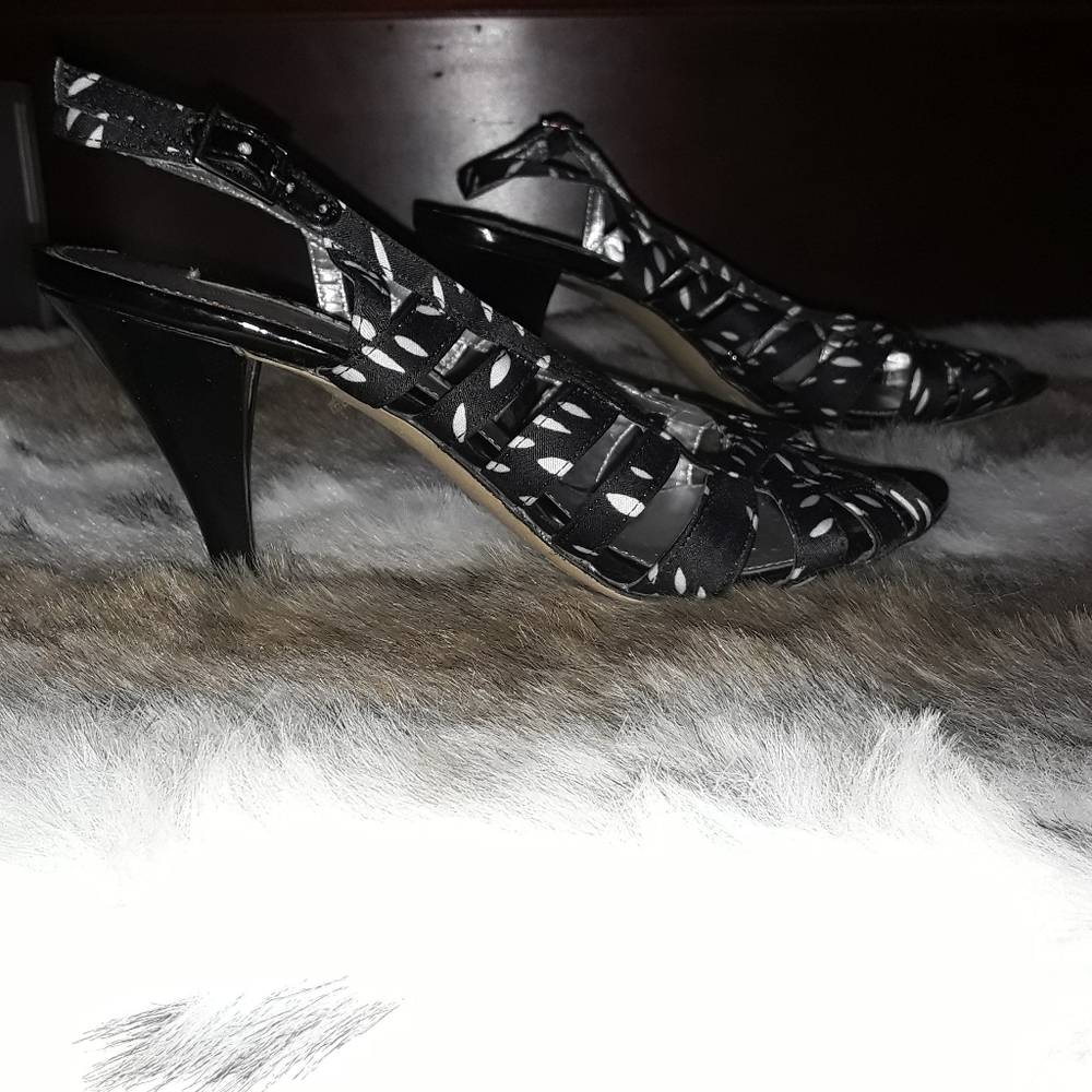 X*Appeal "Pippa"  Hollowed Out Slingback Pumps